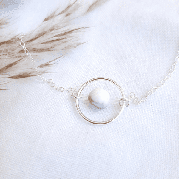 bijoux-pierre-argent-vrai-collier-funambule-Howlite-lithotérapie-blanc-1